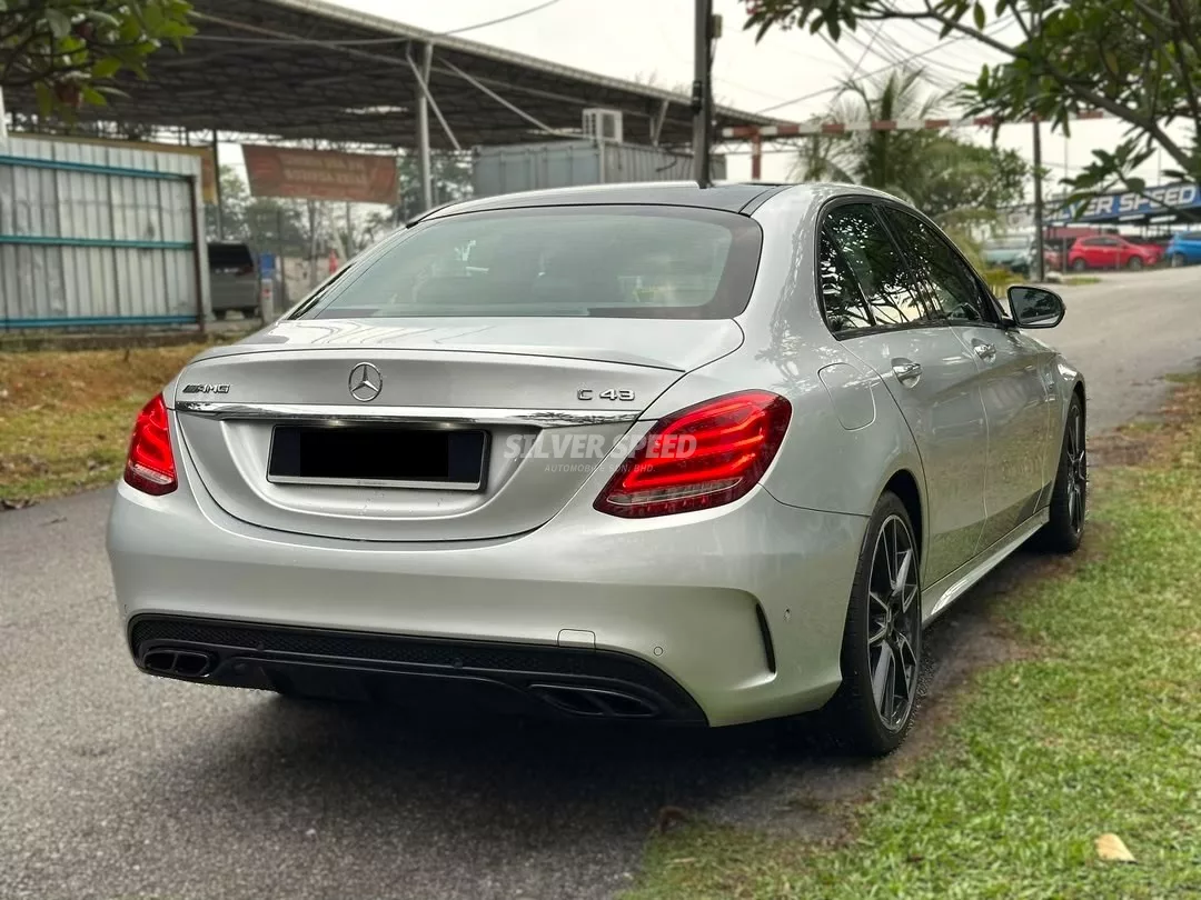 Mercedes Benz AMG C43 image 5