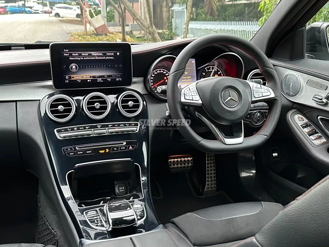 Mercedes Benz AMG C43 image 12