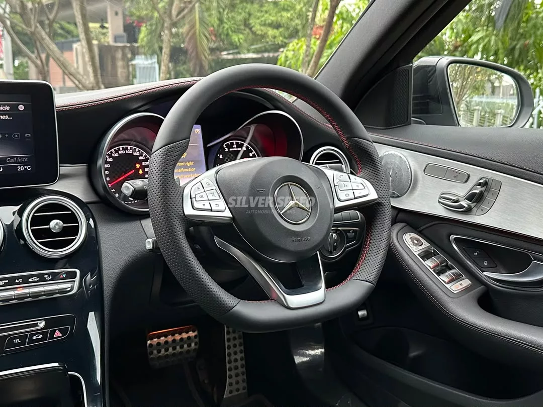 Mercedes Benz AMG C43 image 15