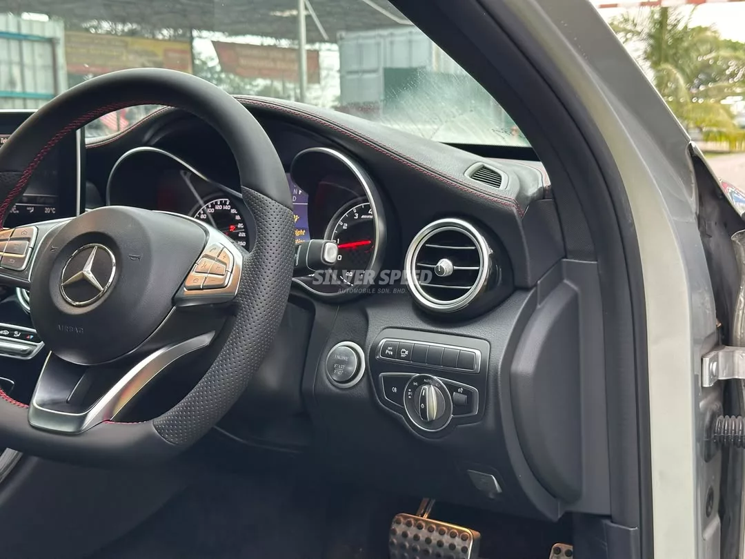 Mercedes Benz AMG C43 image 16