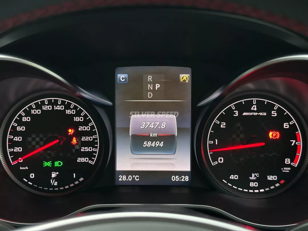 Mercedes Benz AMG C43 image 8