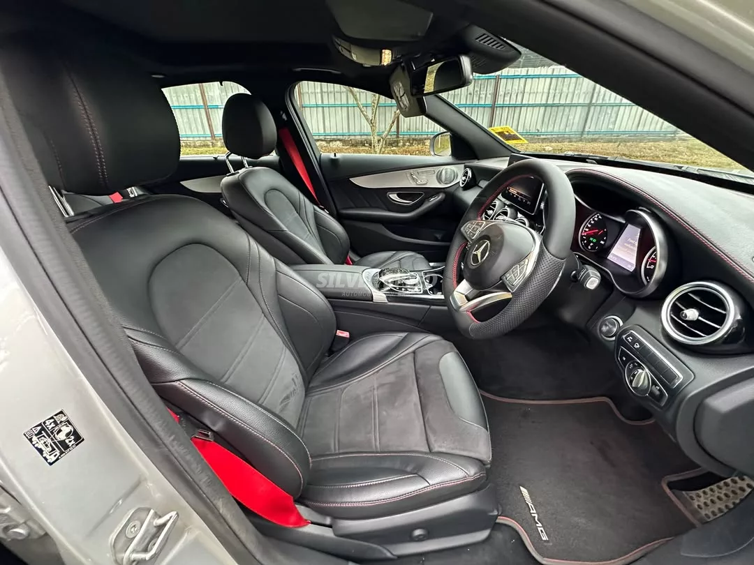 Mercedes Benz AMG C43 image 6