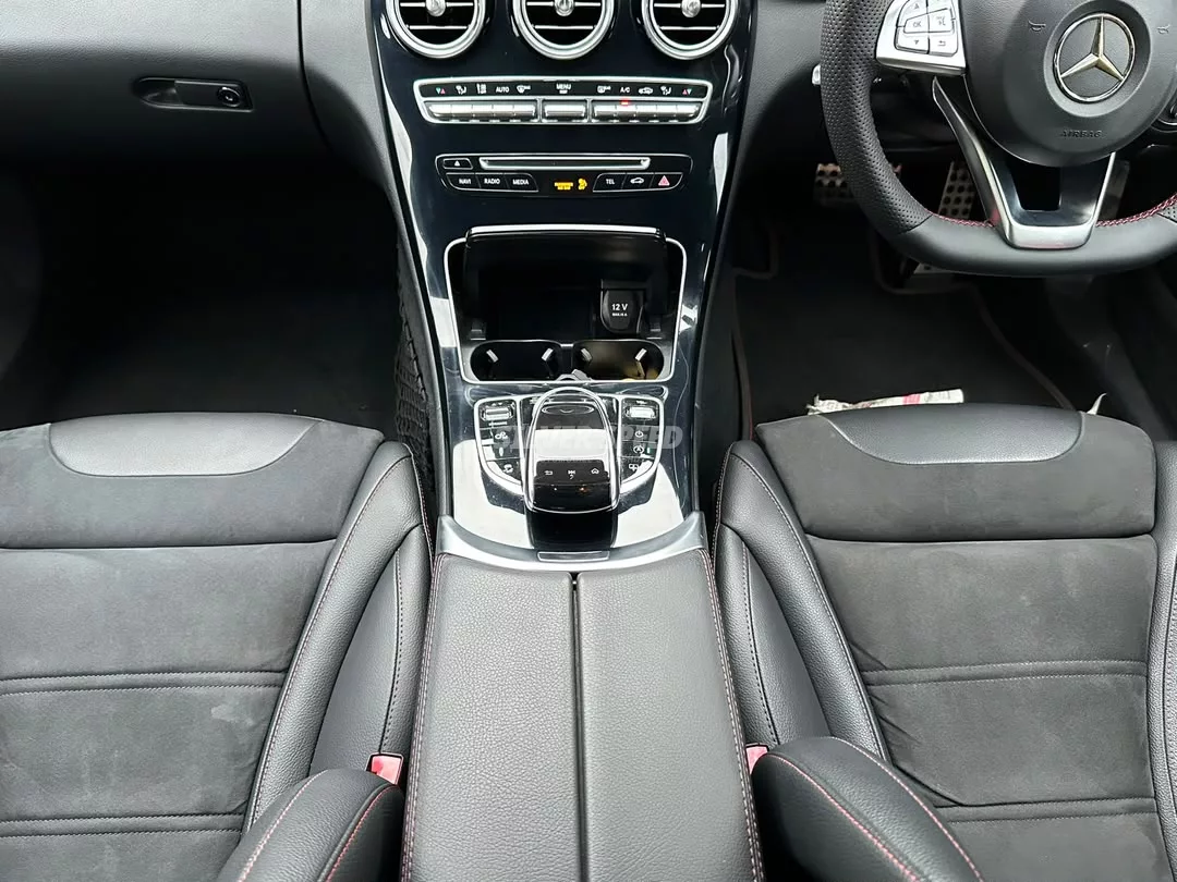 Mercedes Benz AMG C43 image 13