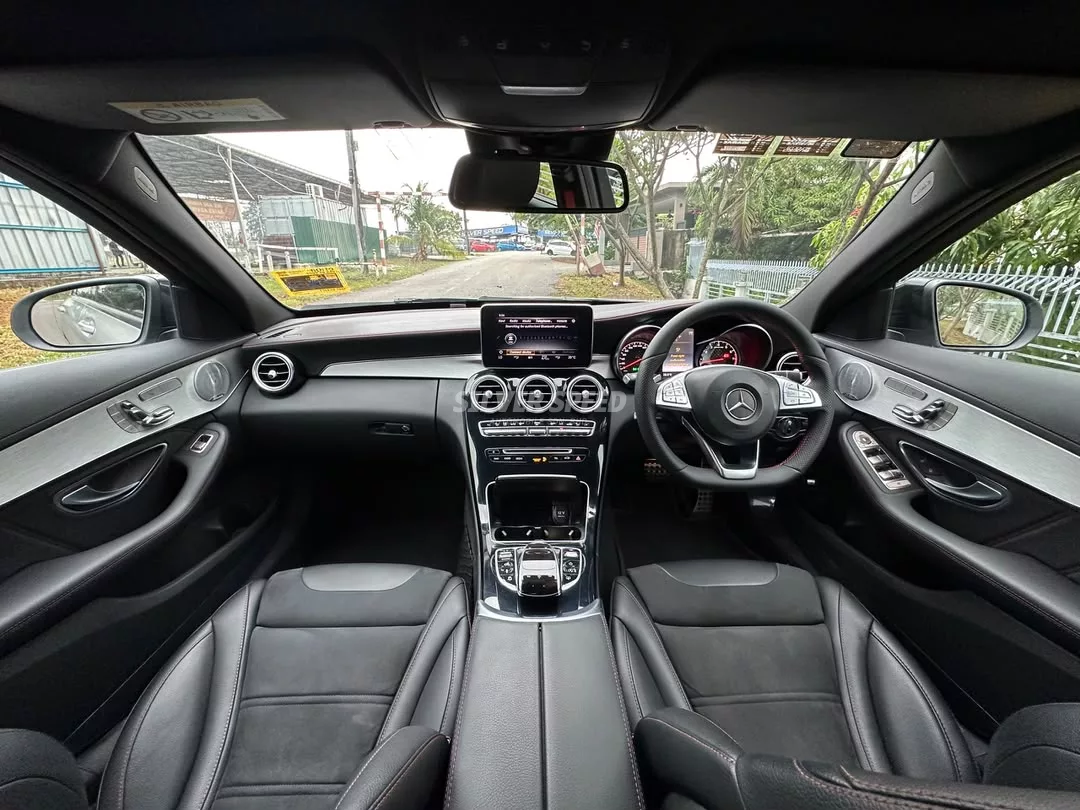 Mercedes Benz AMG C43 image 10