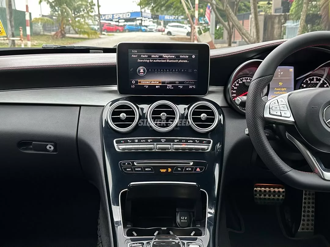 Mercedes Benz AMG C43 image 11