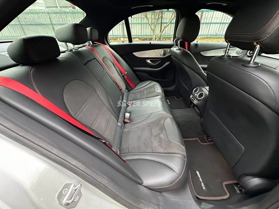 Mercedes Benz AMG C43 image 7