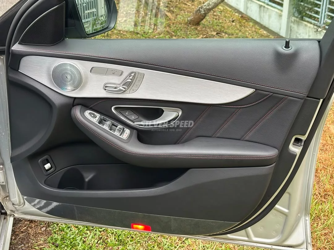 Mercedes Benz AMG C43 image 19