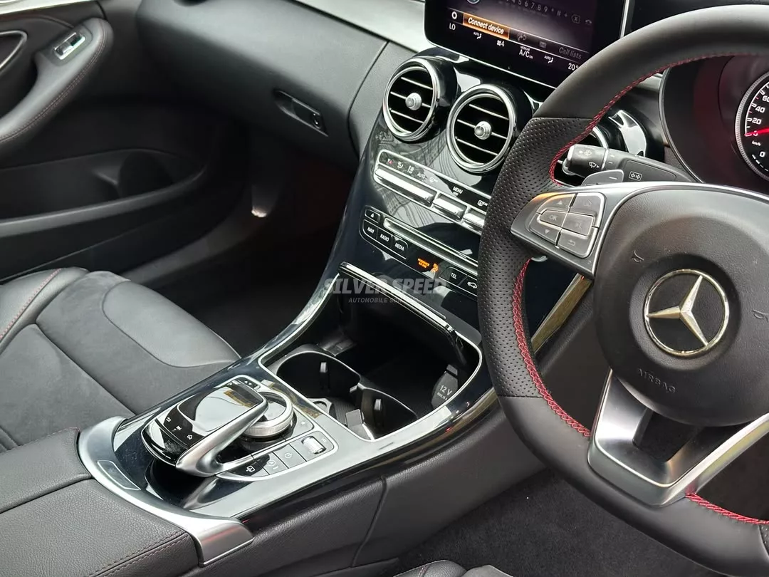 Mercedes Benz AMG C43 image 14