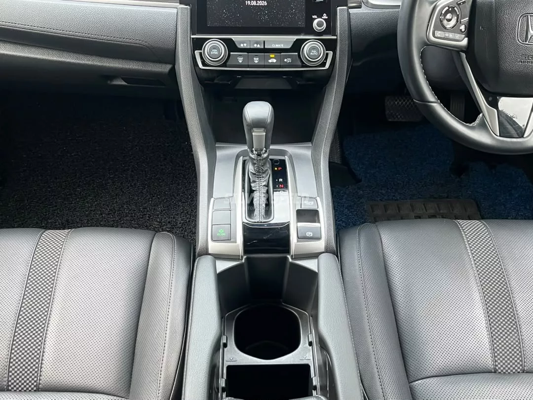 Honda Civic image 12