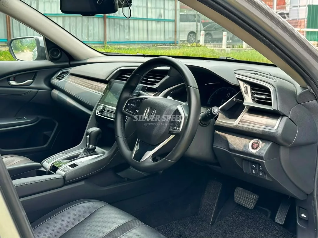 Honda Civic image 10