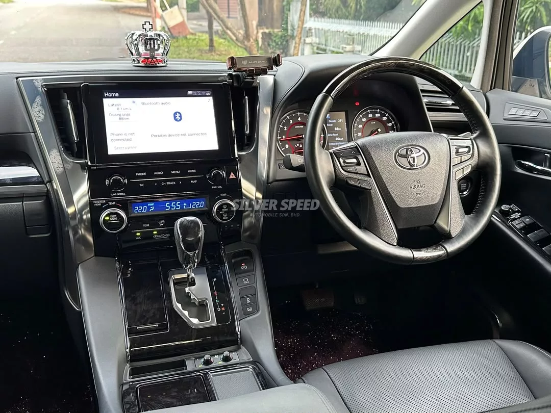 Toyota Alphard image 18