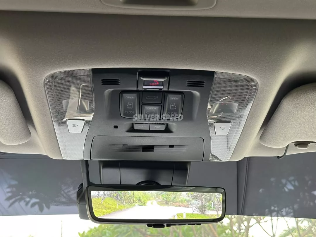 Toyota Alphard image 16
