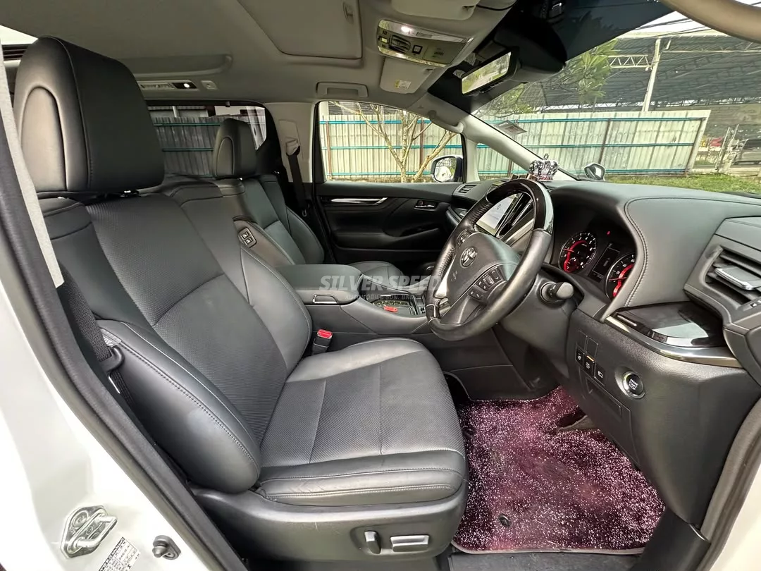 Toyota Alphard image 7