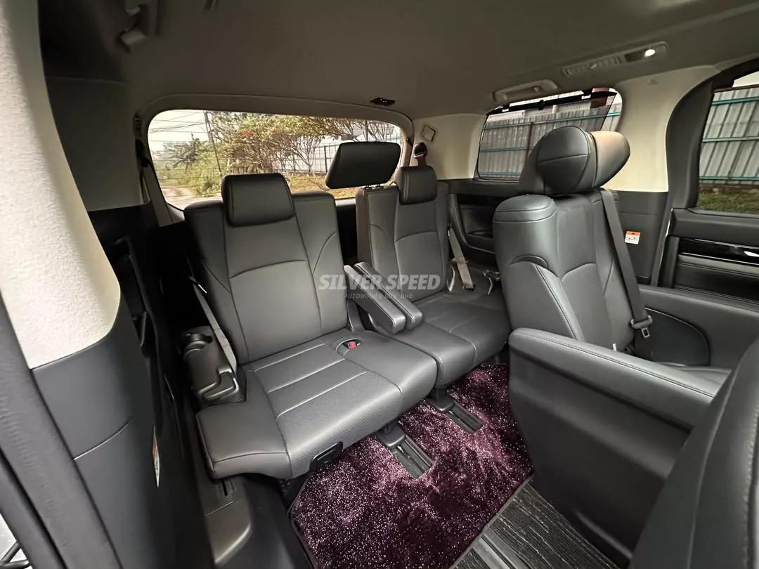 Toyota Alphard image 9