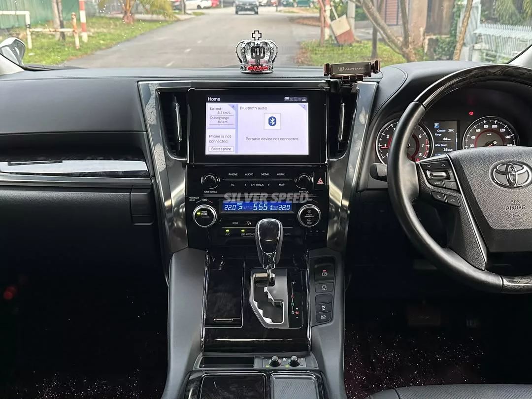Toyota Alphard image 13